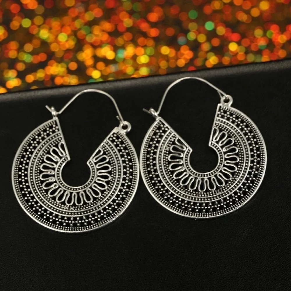 New Women’s Carved Boho Silver Round Hoop Earrings - Picture 2 of 3